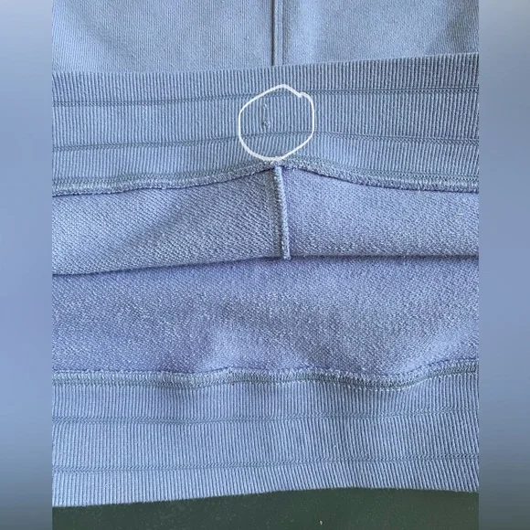 Calvin Klein women’s Light Lavender Crewneck Sweatshirt Size M ( small defect) - Picture 12 of 12